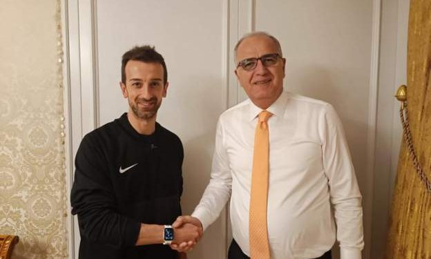 Türkiye Voleybol Federasyonu (TVF), A Milli Kadın Voleybol takımının başına İtalyan çalıştırıcı Daniele Santarelli'nin getirildiğini duyurdu.