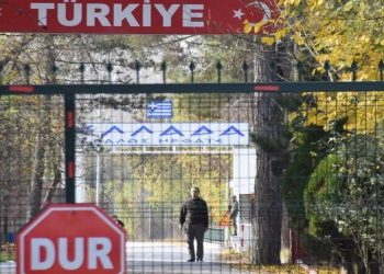 Türkiye'den Yunanistan'a uyuşturucu ve silahla giren bir kişi yakalandı
