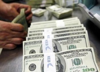 Türkiye'nin brüt dış borç stokunun eylül itibarıyla 442,9 milyar dolar olduğu açıklandı. Türkiye'nin net dış borç stoku ise 220,6 milyar dolar olarak gerçekleşti. Hazine garantili dış borç stoku ise 15,2 milyar dolar oldu.