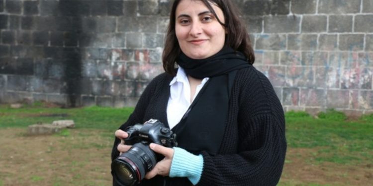 Tutuklu gazeteci Ceylan Şahinli: Defalarca haberleştirdiğim kelepçeli muayeneye kendim de maruz kaldım