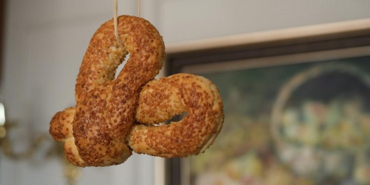 Unutulan yılbaşı geleneği: Kuşlar kumrular simidi