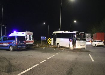 Uşak'ta işçi servisi kaza yaptı: Biri ağır 20 yaralı