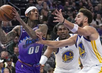 Utah Jazz nefes kesen karşılaşmayı son saniye basketiyle kazandı