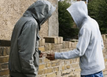 Uyuşturucu satıcısı yaşadıklarını anlattı: Bir günde ne kadar madde satıyorlardı, polislerle işlerini nasıl çözüyorlardı?