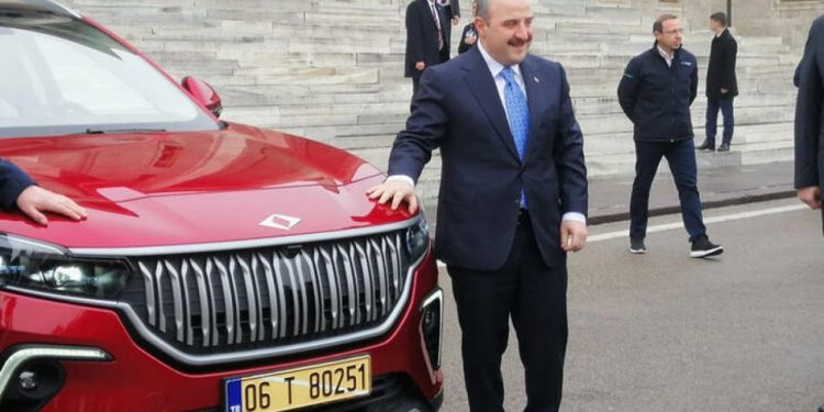 Varank, Meclis'e Togg ile gelip tur attı