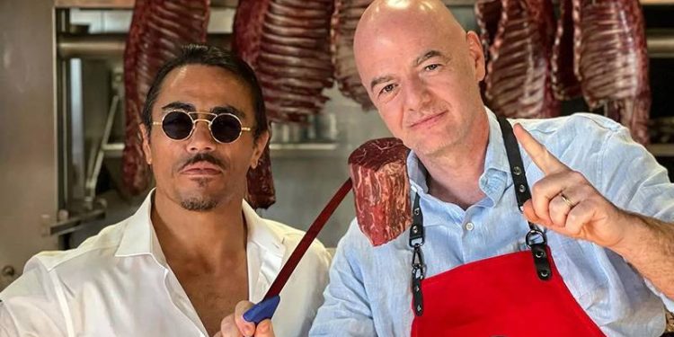 Yakın arkadaş oldukları iddia edilmişti; FIFA Başkanı Infantino Nusret'i takipten çıkardı