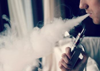 Yaygınlaşan tehlike elektronik sigara: 'Patlamış mısır hastalığı'na yol açabilir