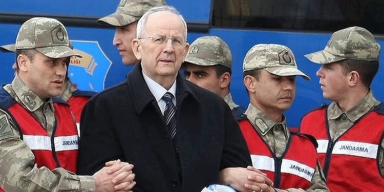 Yeniden yargılanan eski ordu komutanı Huduti'ye 12,5 yıl hapis cezası