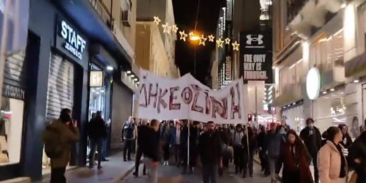 Yunanistan 16 yaşındaki çocuk için ayakta; Polis kurşunuyla yaralanan çocuk hayatını kaybetti