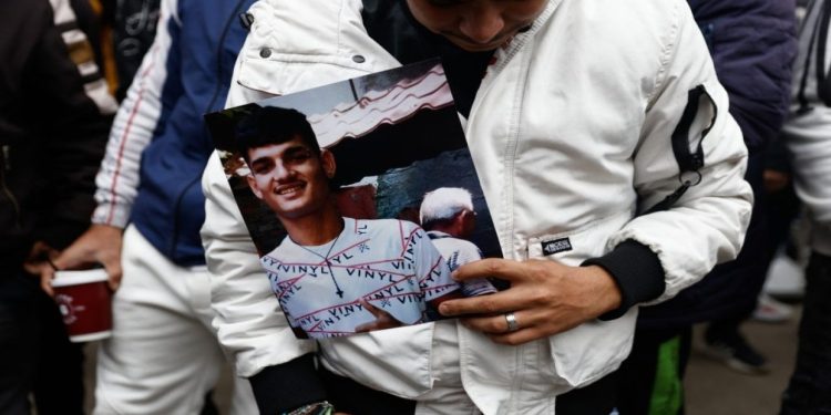 Yunanistan'da polisin başından vurduğu Roman çocuk hastanede öldü