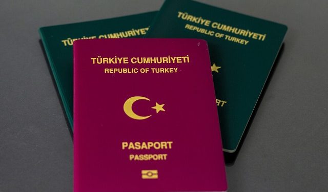 Zamdan etkilenmek istemeyen pasaport almaya koştu