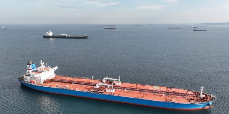 “İstanbul Boğazı’nda Bekleyen Tanker Sayısı 13’e Düştü”