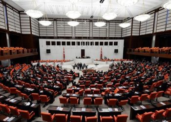 ‘Asgari ücretlinin maaşına haciz gelmesin’ önerisi, AKP ve MHP’lilerin oylarıyla reddedildi