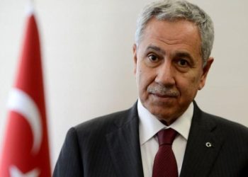 AKP’nin ‘özgül ağırlığı’ Bülent Arınç, mahkemenin İstanbul Büyükşehir Belediye Başkanı Ekrem İmamoğlu’na verdiği kararla ilgili ”Utanç verici” yorumunu yaptı.