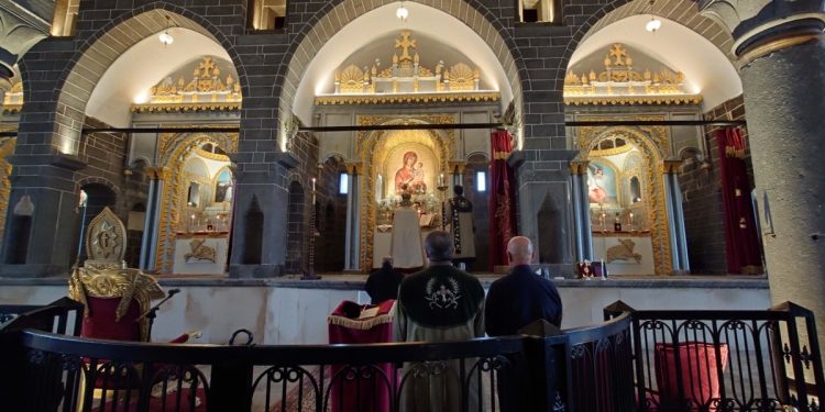 Diyarbakır Ermenileri Yedi Yıl Sonra Kilisede Noel Kutladı
