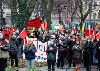 Kur’an-ı Kerim Yakılmasının Ardından İsveç’te PKK Gösterisi