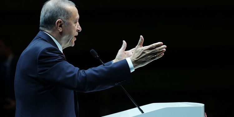 Emekli maaşı asgari ücret karşısında eridi: 20 sene önce yüzde 47 fazlaydı, şimdi yüzde 35 eksik