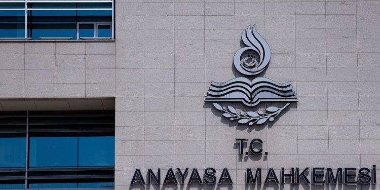 Anayasa Mahkemesi’nden HDP’nin hazine yardımı bulunan hesaplarına bloke