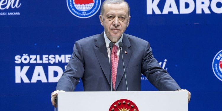 Erdoğan: Memur, memur emeklisi ve diğer emeklilerimizin maaş artışını yüzde 25 olarak uygulayacağız