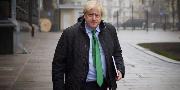 Johnson: Ukrayna işgali öncesi Putin, beni füze saldırısıyla tehdit etti