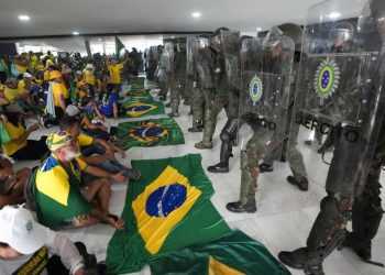 Brezilya’da, göstericilerin bastığı Kongre ve Devlet Başkanlığında kontrol sağlandı