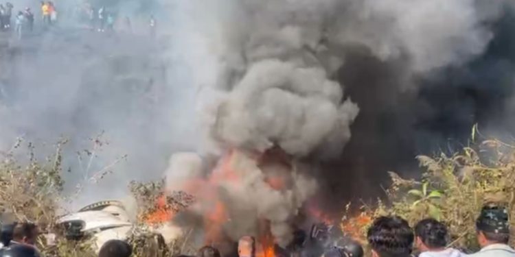 Nepal’de 72 kişiyi taşıyan yolcu uçağı düştü