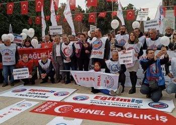 Kamu işçileri iş bıraktı