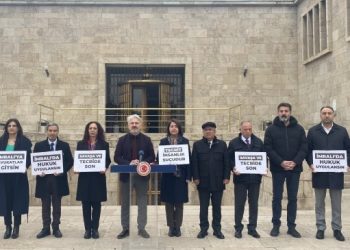 Adalet Nöbeti 25’inci gününde: İmralı’da neden kişisel hukuk uygulanıyor?