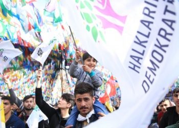 HDP hesabına bloke kararına karşı 76 kurum ve 2 bin 393 isimden imza