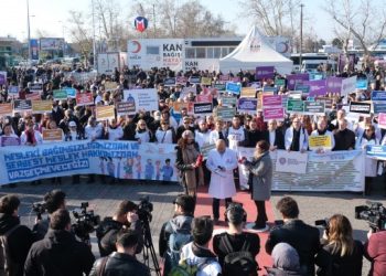 Hekimlerden tepki: Ne köle ne de ucuz iş gücü olacağız