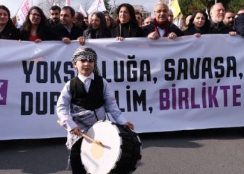 ‘Birlikte değiştirelim’ mitingi Demirtaş’ın bestelediği şarkıyla başladı