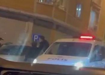 Polis, Amed plakalı aracın sahibini darp etti