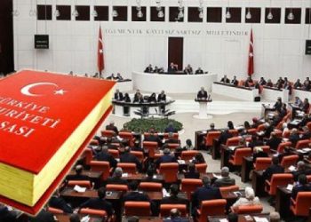 Yazar Devecioğlu: Ülke Demokratik Anayasa ile nefes alabilir
