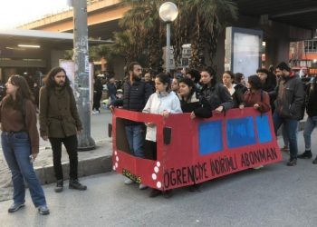 İzmir’de ulaşım zammı protestosu