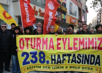 İzmir’de KHK eylemi 238’inci haftasında