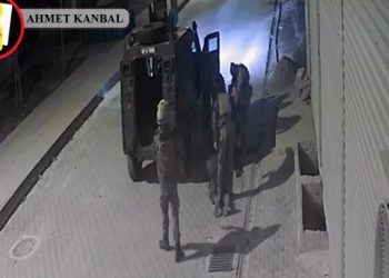 Yöresel kıyafet giyen biri çocuk 2 kişiye polis şiddeti