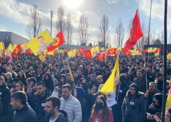 Paris’te katledilenler için kitlesel uğurlama