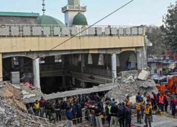 Pakistan’da camide patlama: En az 44 ölü