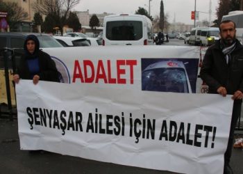 Şenyaşar ailesinin nöbeti yağmur altında sürüyor