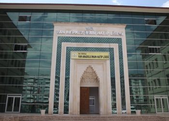 Wan’da kız ve erkek öğrencilerin sınıfları ayrıldı