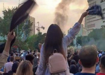 Gazeteci Aştiyan: İran’da kadınların direnişi erkekleri de etkiledi