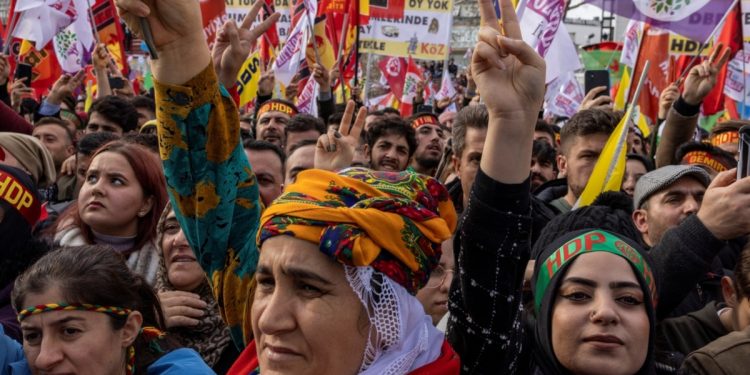 HDP’den Hesap Blokesine Karşı Yardım Kampanyası