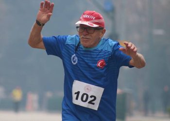 82. yaşında gümüş madalyanın sahibi oldu