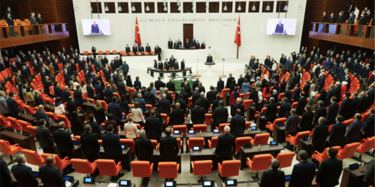 ‘Yaş Sınırı Kalktı Sigorta Gün Sayısı Arttı”: EYT Düzenlemesi Beklentileri Karşıladı mı?