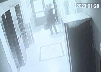 87 yaşındaki emekli asker, karısını ve iki oğlunu vurdu!