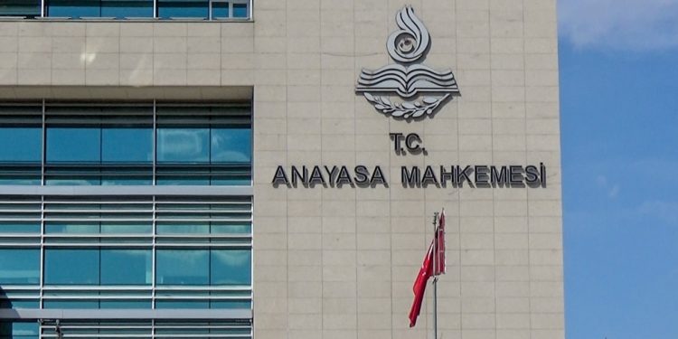 AYM Başkanı’nın Görevi Sona Erecek mi?