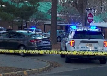 ABD'de altı yaşındaki çocuk öğretmenini silahla ağır yaraladı