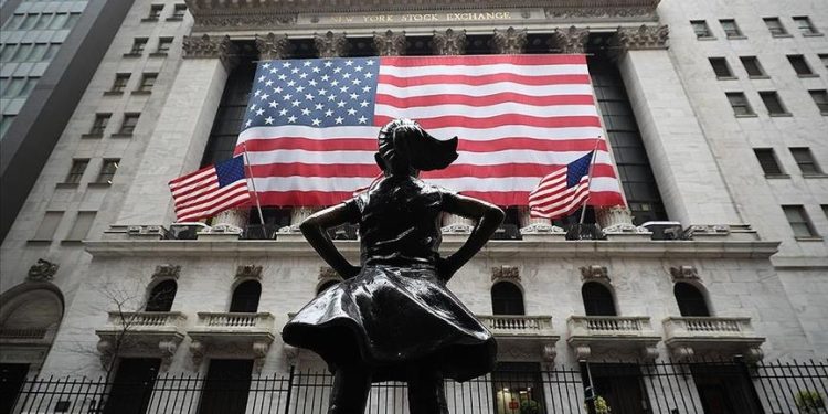 ABD'de tarım dışı istihdam, beklentileri aşarak Aralık 2022’de 223 bin kişi artarken, işsizlik oranı da yüzde 3,6’dan 3,5'e indi.