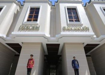 İçişleri Bakanlığı, ABD’nin Türkiye’de olası saldırılara ilişkin güvenlik uyarısının ardından açıklama yaparak güvenlik tedbirlerinin üst seviyeye çıkarıldığını bildirdi. Bakanlık, gözaltıların olduğunu da söyledi.