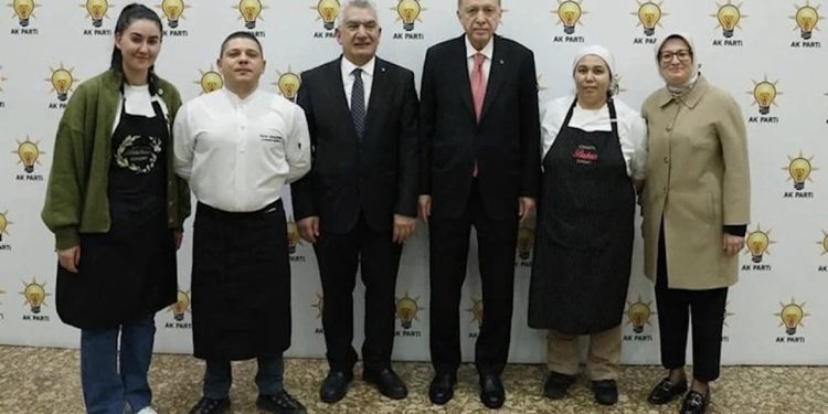 AKP MYK toplantısında 17 çeşit içerik ikram edildi: Kuzu kol tandır, kozak çam fıstıklı iç pilav, kuzu etli keşkek